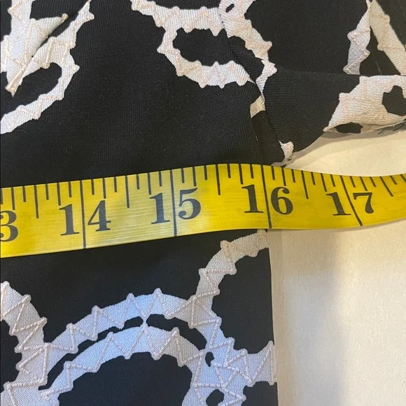 Haani Black and White Abstract Maxi Dress short sleeved - Picture 6 of 6